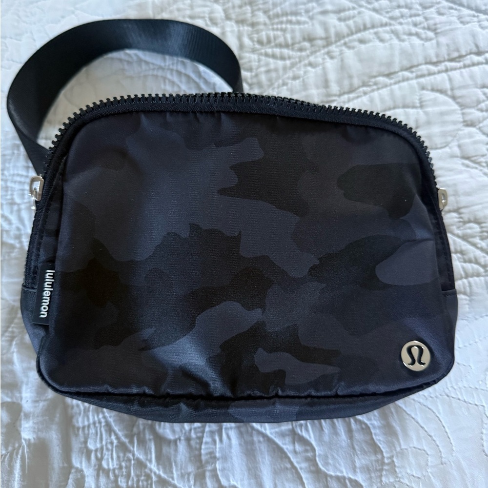 Lululemon black camo belt bag